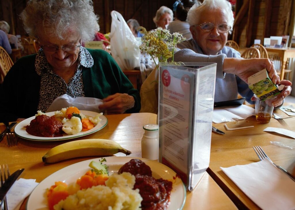 Dining Out With Seniors With Dementia